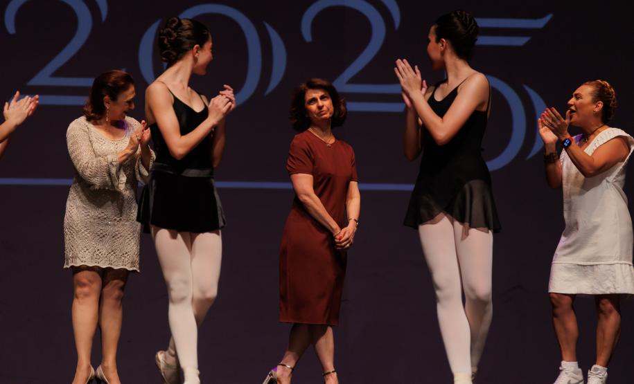 Escola de Dança Teatro Guaíra abre seleção para professores de dança clássica e contemporânea