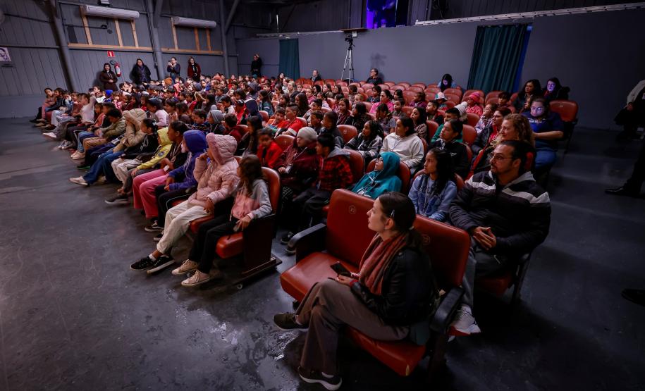 Orquestra Sinfônica do Paraná encanta crianças em concerto didático em Araucária