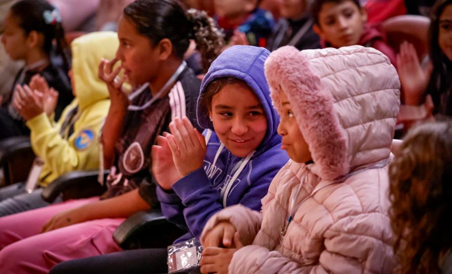 Orquestra Sinfônica do Paraná encanta crianças em concerto didático em Araucária