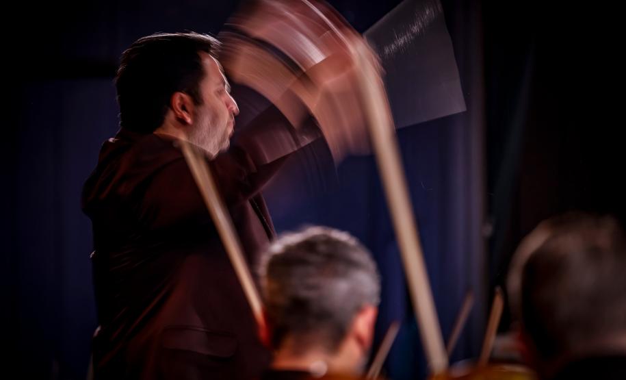 Orquestra Sinfônica do Paraná encanta crianças em concerto didático em Araucária