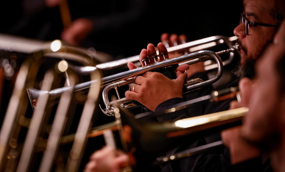 Orquestra Sinfônica do Paraná encanta crianças em concerto didático em Araucária