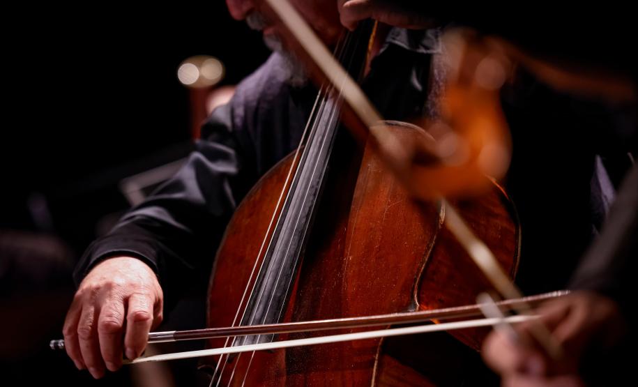 Orquestra Sinfônica do Paraná encanta crianças em concerto didático em Araucária