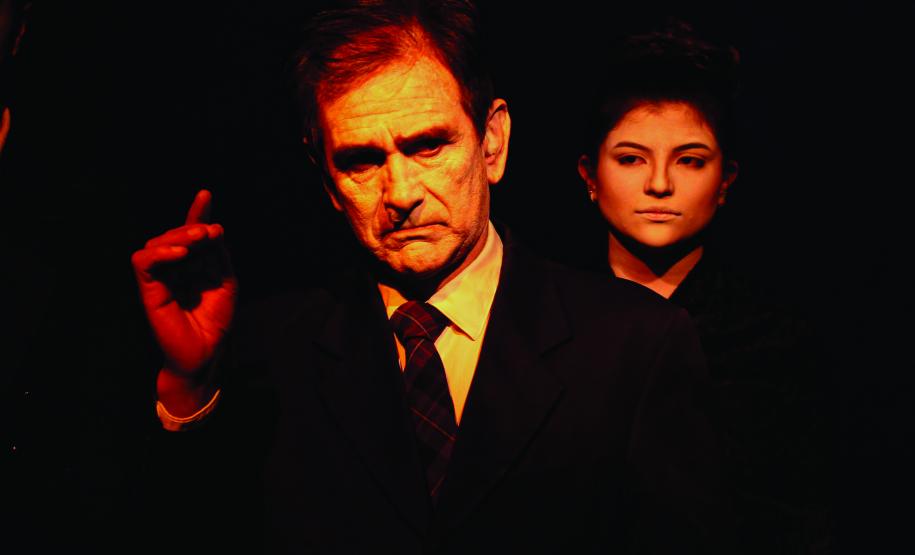 “Efeito de Existir” provoca reflexão sobre consciência e moral no Teatro Guaíra