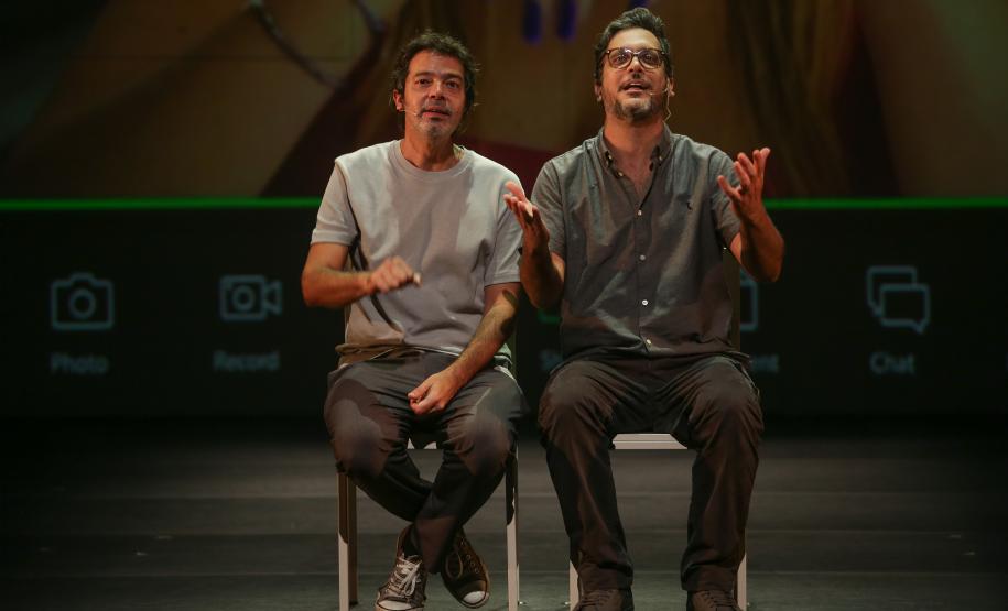 Lucio Mauro Filho e Bruno Mazzeo celebram a amizade e legado familiar em "Gostava Mais Dos Pais", no Guairão