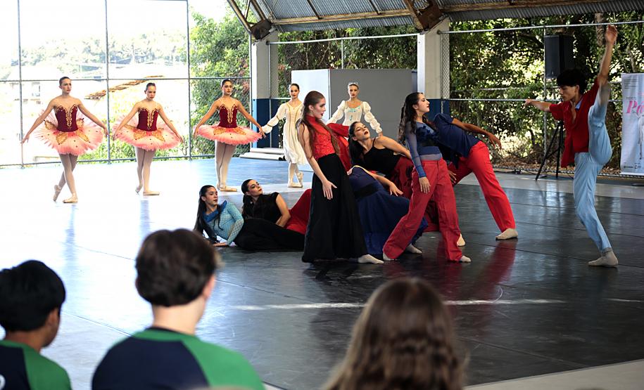 Escola de Dança Teatro Guaíra faz primeira apresentação de 2026 do projeto Guaíra para Todos.