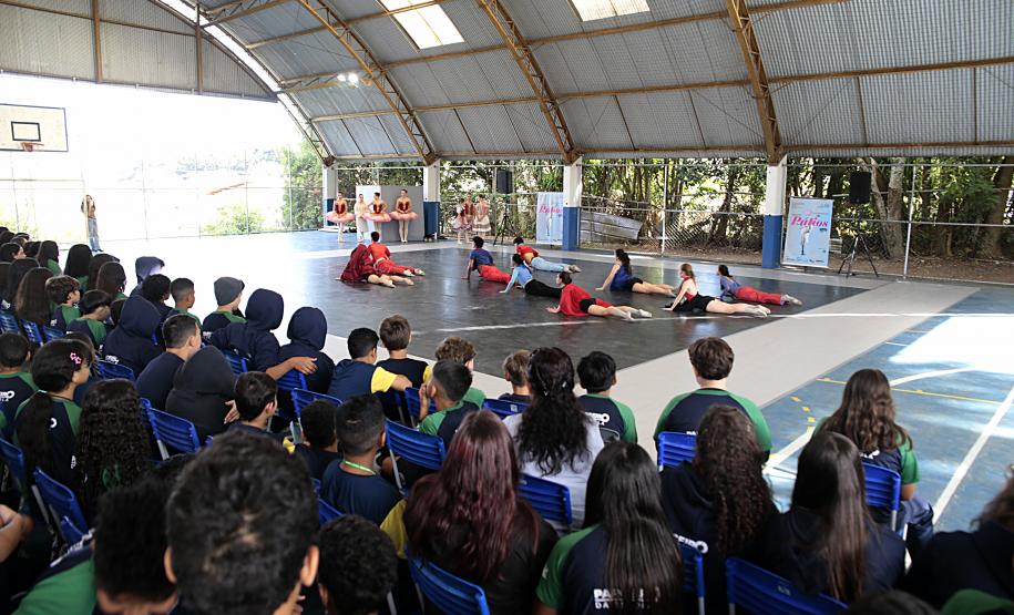 Escola de Dança Teatro Guaíra faz primeira apresentação de 2026 do projeto Guaíra para Todos.
