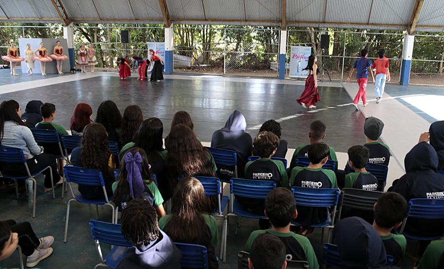Escola de Dança Teatro Guaíra faz primeira apresentação de 2026 do projeto Guaíra para Todos.