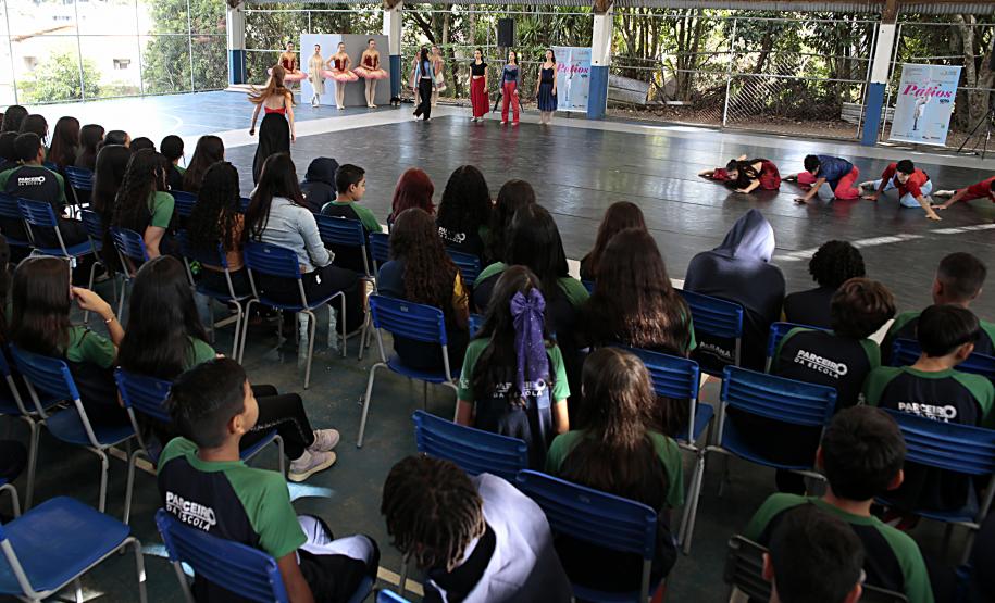 Escola de Dança Teatro Guaíra faz primeira apresentação de 2026 do projeto Guaíra para Todos.