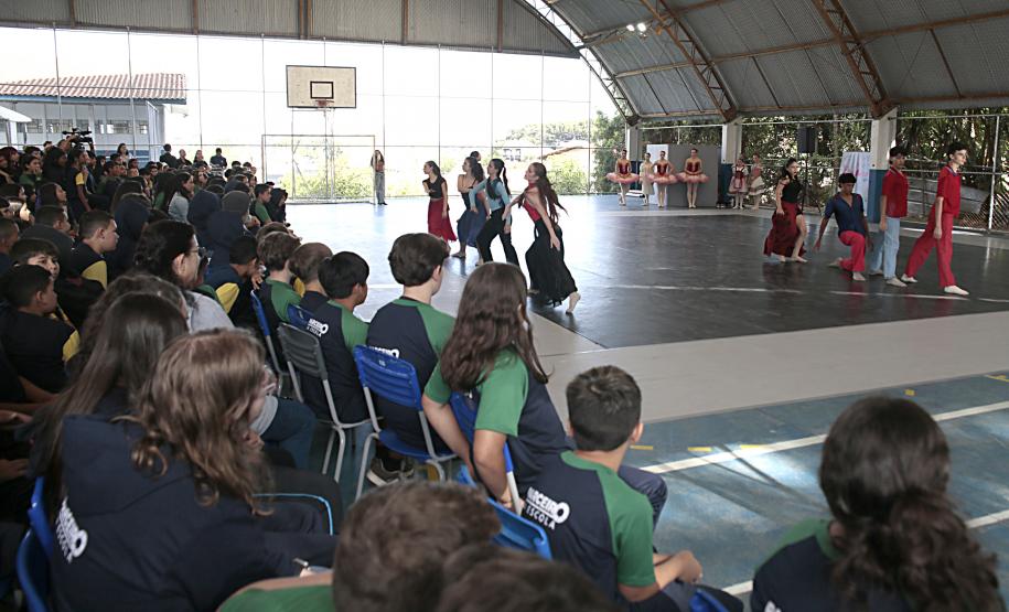 Escola de Dança Teatro Guaíra faz primeira apresentação de 2026 do projeto Guaíra para Todos.
