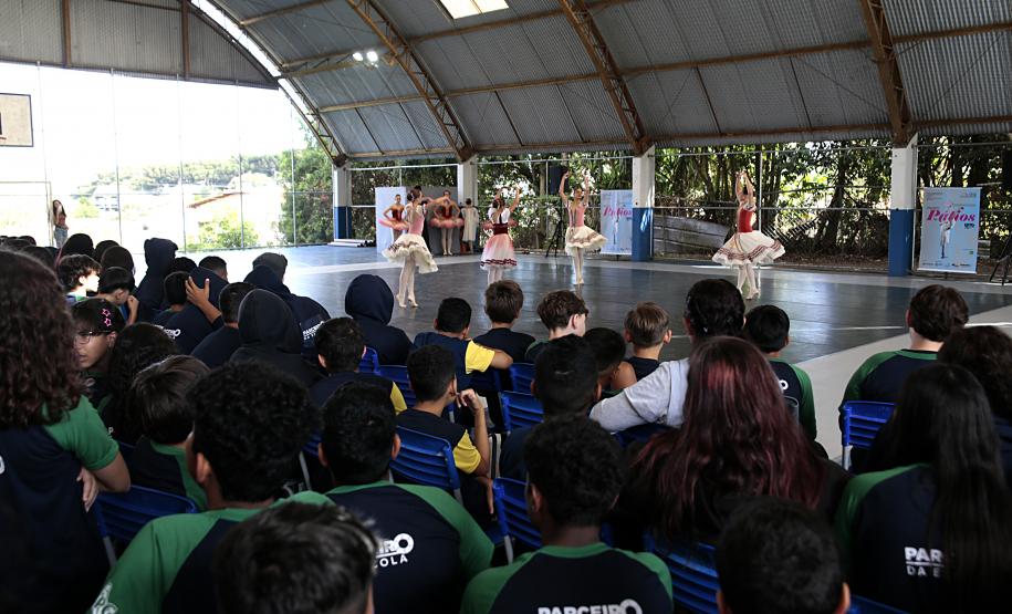 Escola de Dança Teatro Guaíra faz primeira apresentação de 2026 do projeto Guaíra para Todos.