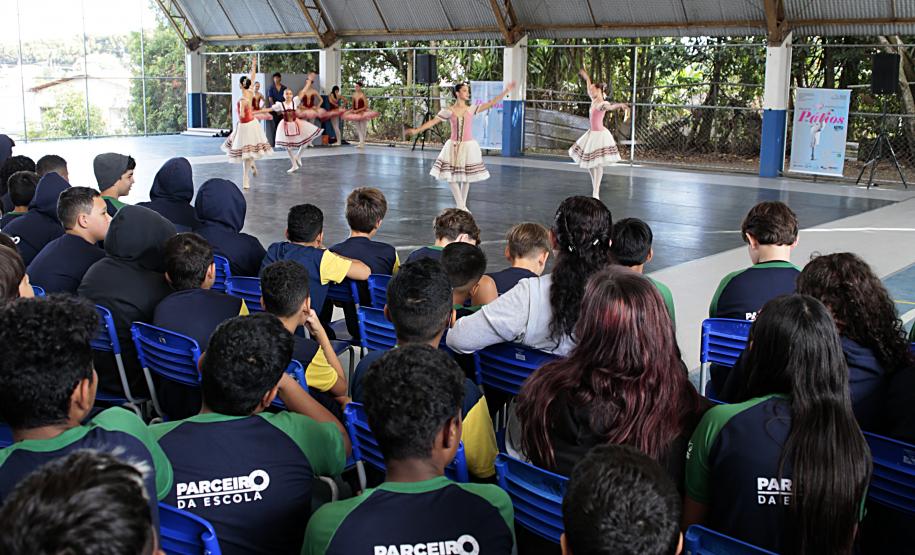 Escola de Dança Teatro Guaíra faz primeira apresentação de 2026 do projeto Guaíra para Todos.