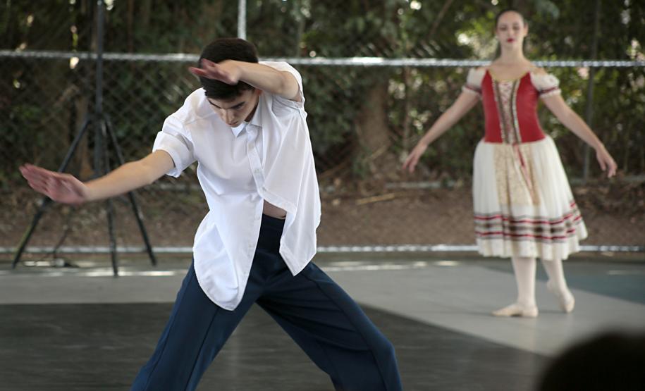 Escola de Dança Teatro Guaíra faz primeira apresentação de 2026 do projeto Guaíra para Todos.