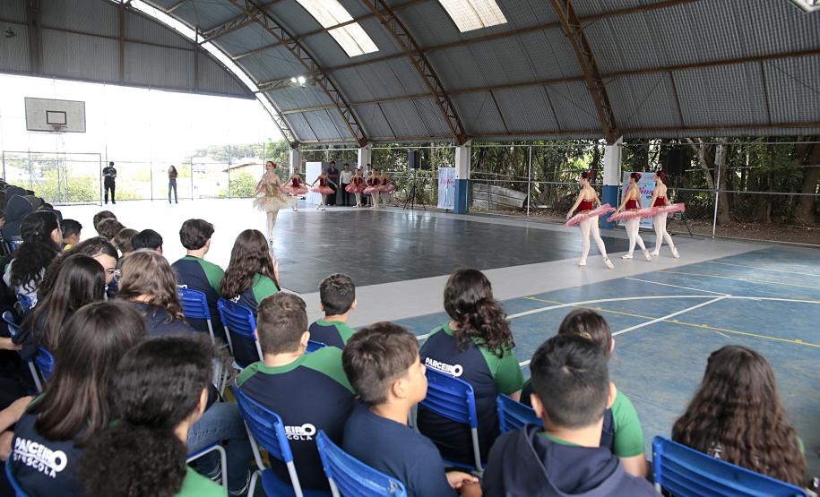 Escola de Dança Teatro Guaíra faz primeira apresentação de 2026 do projeto Guaíra para Todos.