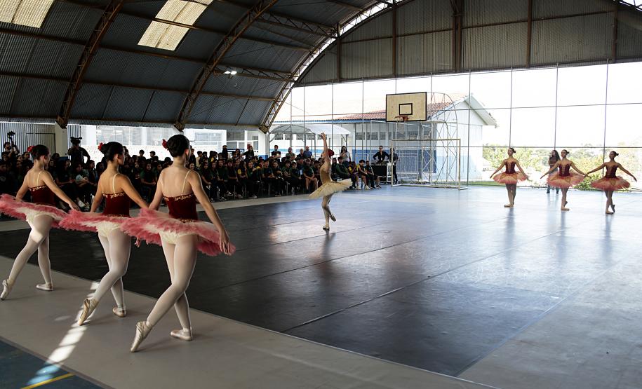 Escola de Dança Teatro Guaíra faz primeira apresentação de 2026 do projeto Guaíra para Todos.