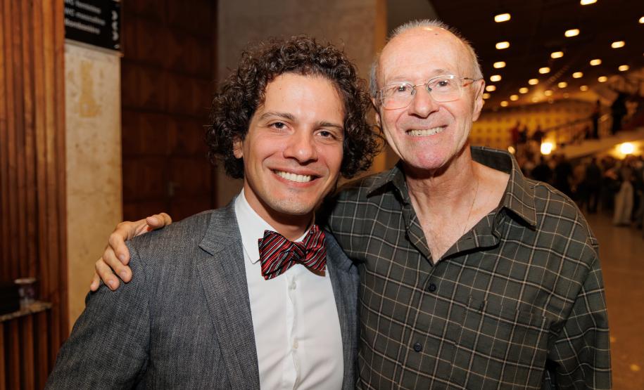 Lançamento de livro sobre os 40 anos da Orquestra reúne mais de 500 pessoas no Centro Cultural Teatro Guaíra