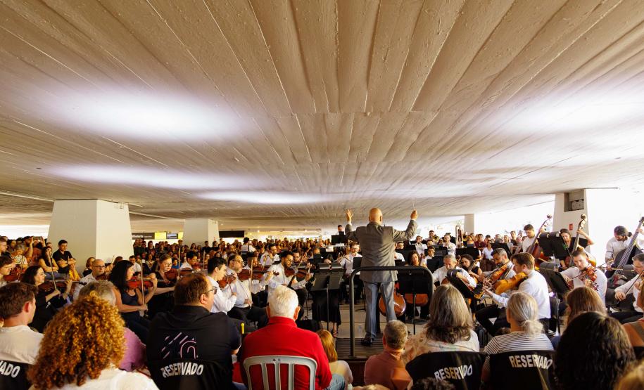 Mais de 3 mil pessoas acompanham concerto da série “Mostly Mozart 2 ” da Orquestra Sinfônica do Paraná no MON