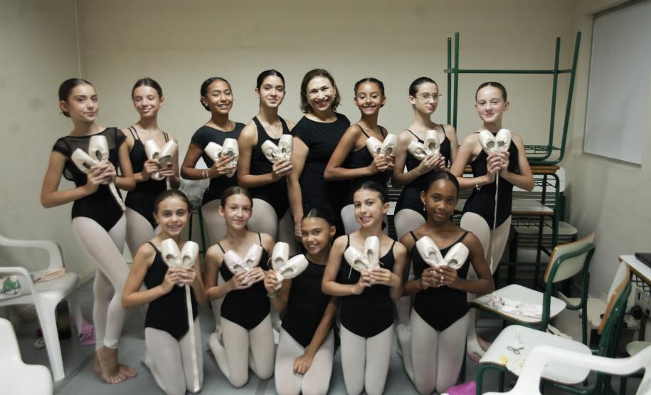 Escola de Dança Teatro Guaíra abre seleção para professores de dança clássica e contemporânea