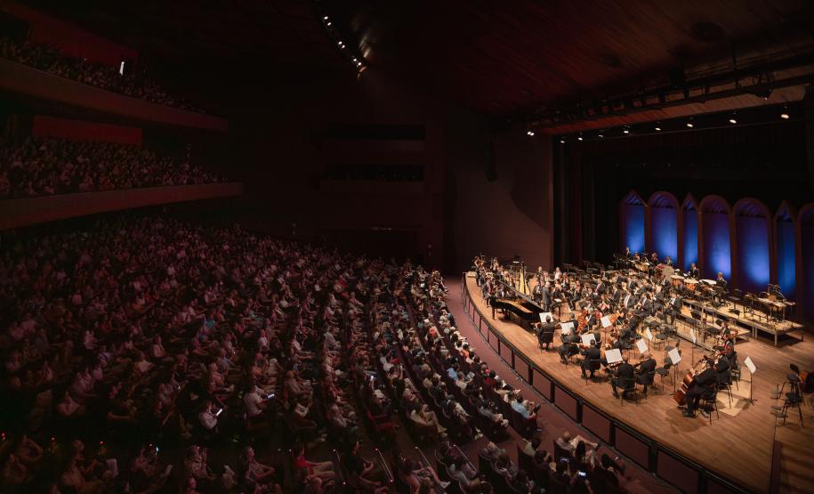 A Orquestra Sinfônica do Paraná em mais uma apresentação da Série Ouro traz ao palco do Guaírão o universo de Gershwin.