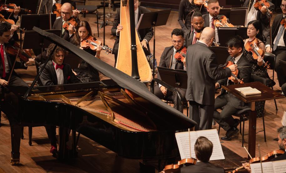 A Orquestra Sinfônica do Paraná em mais uma apresentação da Série Ouro traz ao palco do Guaírão o universo de Gershwin.