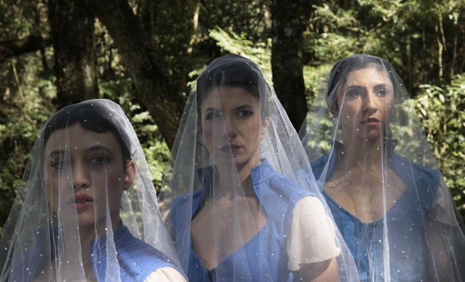 Bruna Vicente, Amanda Soares e Marcela Pinho interpretam as "Giselles" em um dos elencos