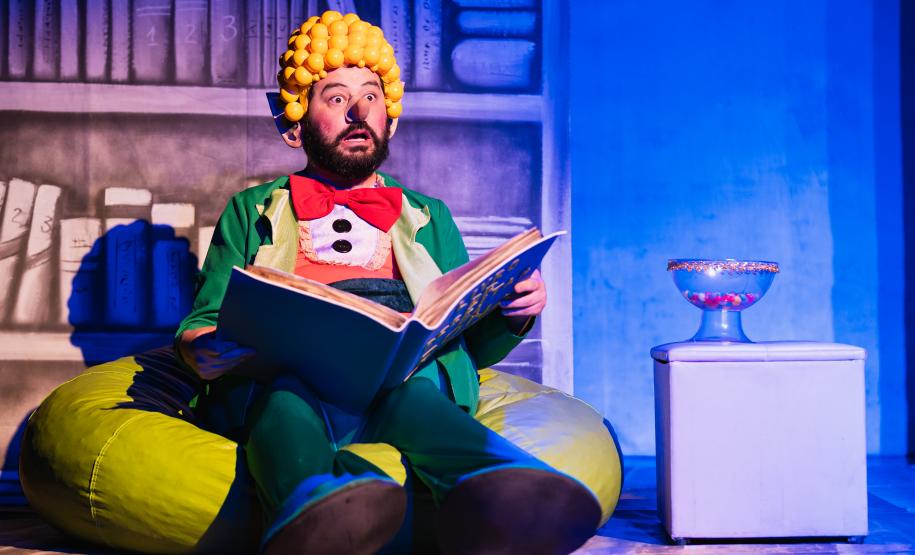 "EBA! A Extraordinária Biblioteca de Alexandria" da Alameda Cia. Teatral celebra o universo da literatura