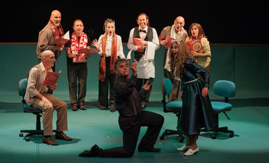 “Gregor” encerra temporada com sessões cheias no Teatro José Maria Santos