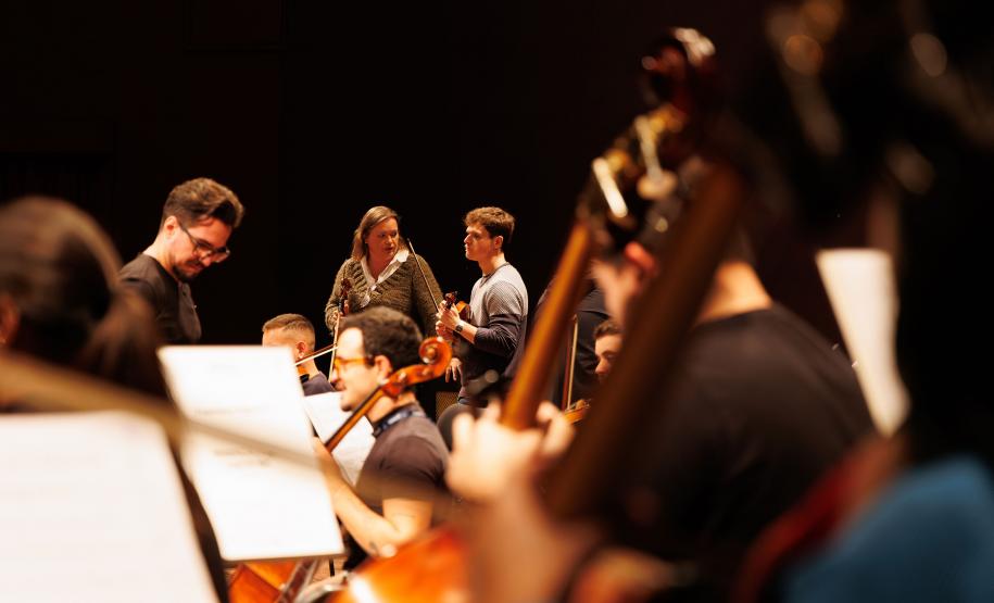 Projeto grandioso: concerto dos 41 anos da OSP mobiliza 230 artistas e crianças no Guairão
