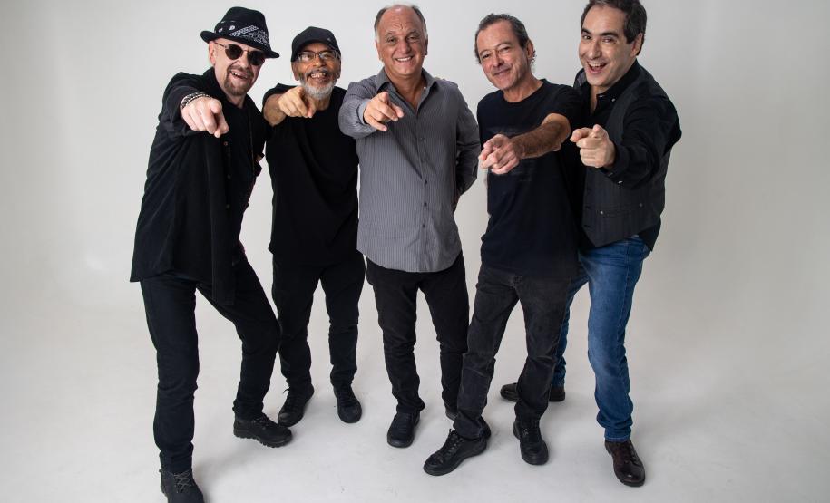 The Fevers e Renato & Seus Blue Caps revivem sucessos da Jovem Guarda no Guairão