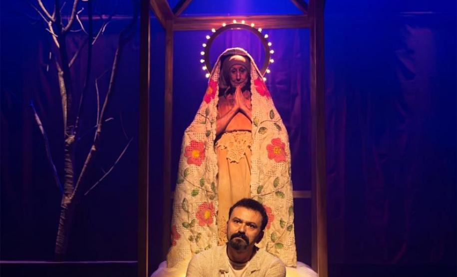 gina Vogue retorna aos palcos com “Desmonte” em nova temporada em Curitiba
