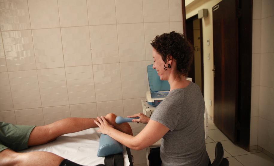 O trabalho de fisioterapia  é fundamental para performance de bailarinos do Teatro Guaíra.