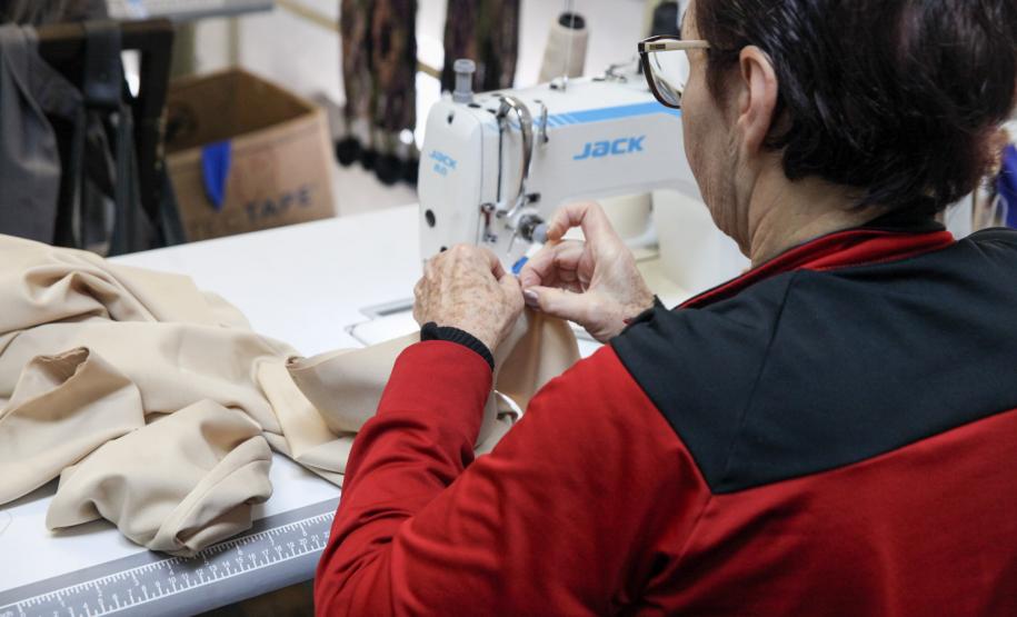 Figurinos de GiselleS são produzidos no setor de costura do Teatro Guaíra