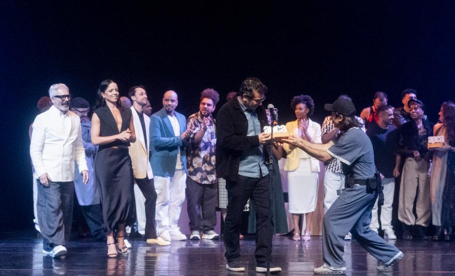 Balé Teatro Guaíra recebe Prêmio APCA em São Paulo