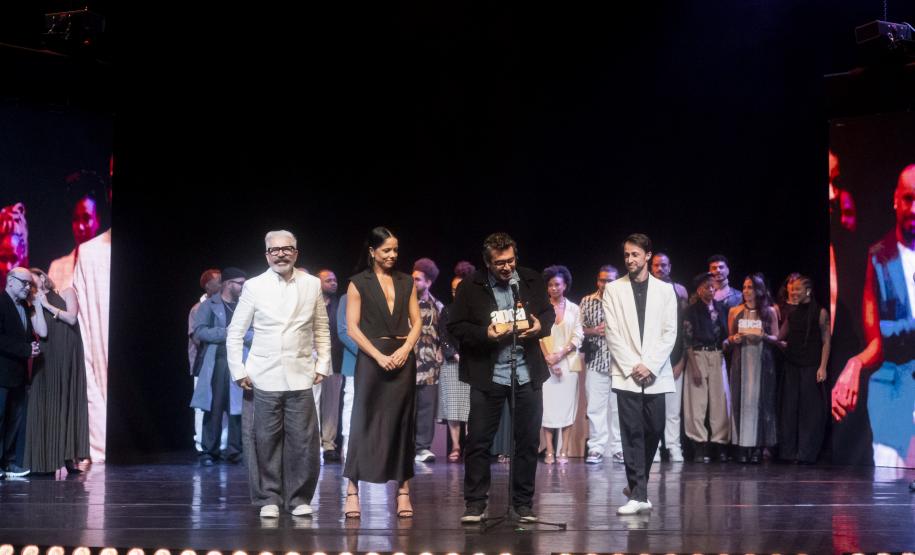 Balé Teatro Guaíra recebe Prêmio APCA em São Paulo