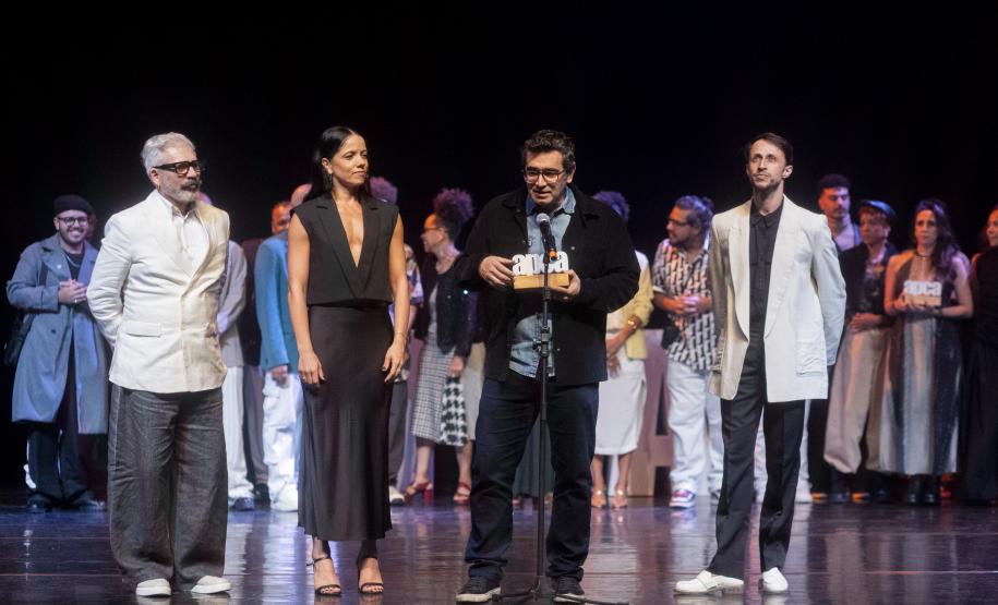 Balé Teatro Guaíra recebe Prêmio APCA em São Paulo