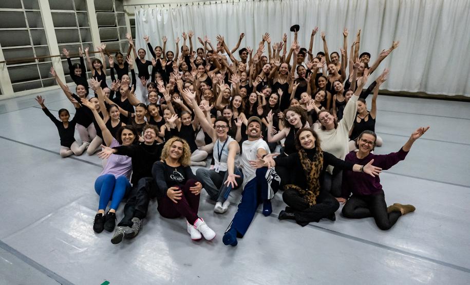 Escola de Dança Teatro Guaíra celebra 70 anos com espetáculo inédito que revisita a própria trajetória