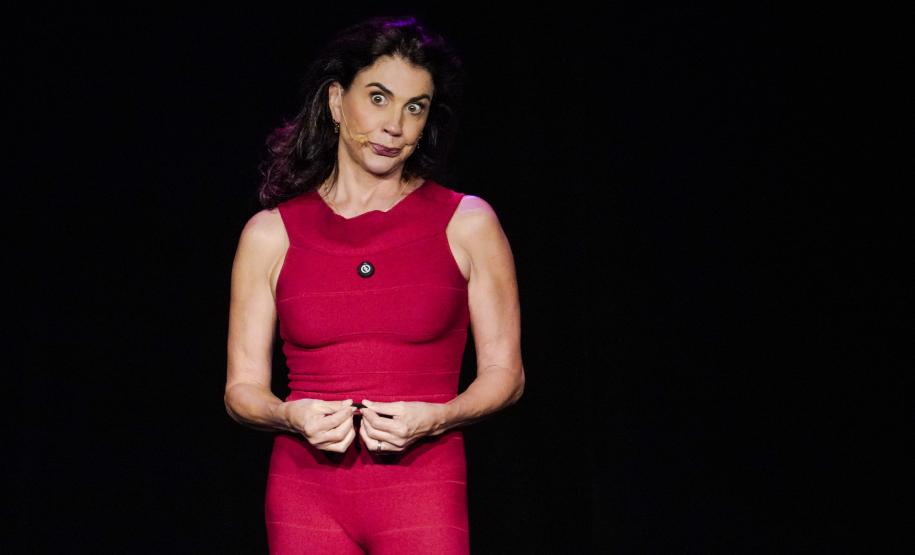 Comédia “Da Puberdade à Menopausa”, com Angela Dippe, tem apresentações no Guairinha