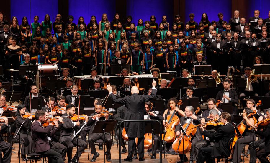 Concerto dos 41 anos da Orquestra Sinfônica do Paraná leva mais de 4,3 mil pessoas ao Guaíra