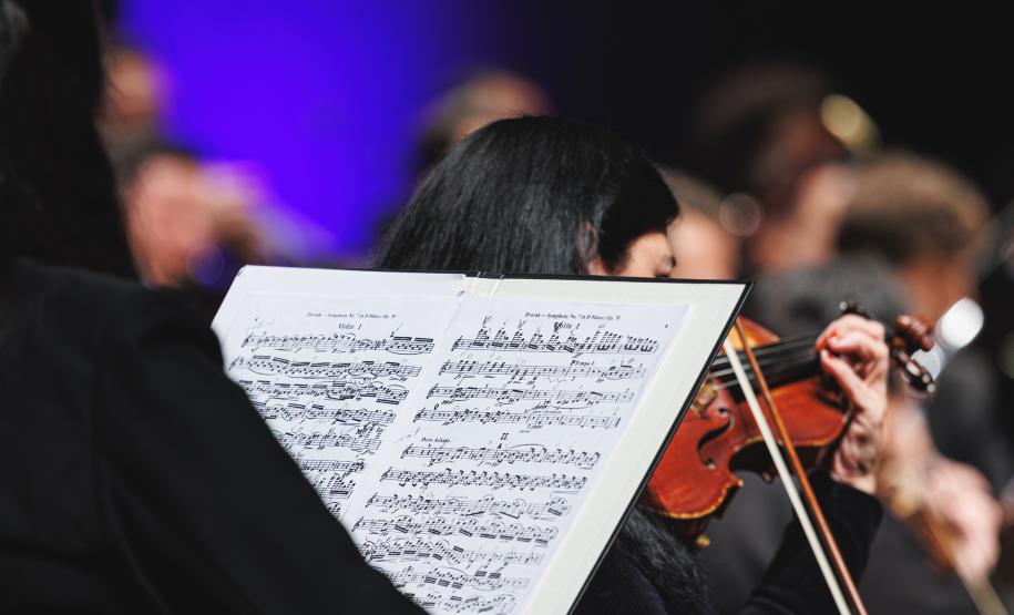 Orquestra Sinfônica do Paraná lota Guairão e encerra semana de recorde de público