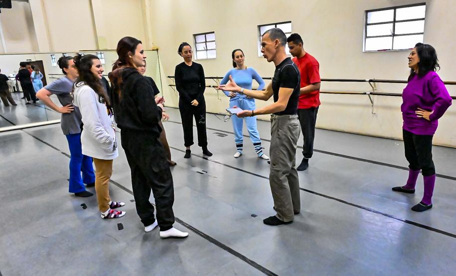 Teatro Guaíra oferece curso gratuito de técnicas corporais para artistas do movimento