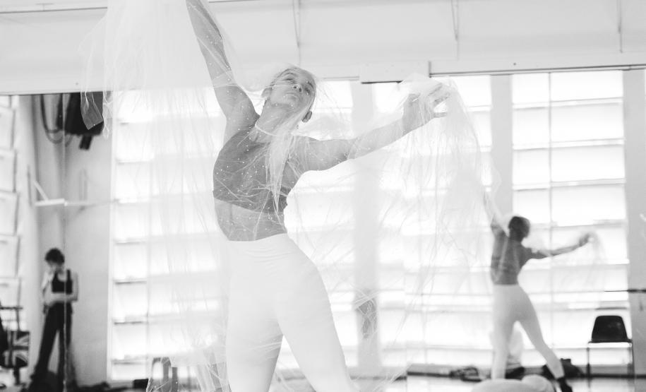 Estreia nesta semana: “GiselleS” transforma clássico em uma história sobre identidade, amor e aparência
