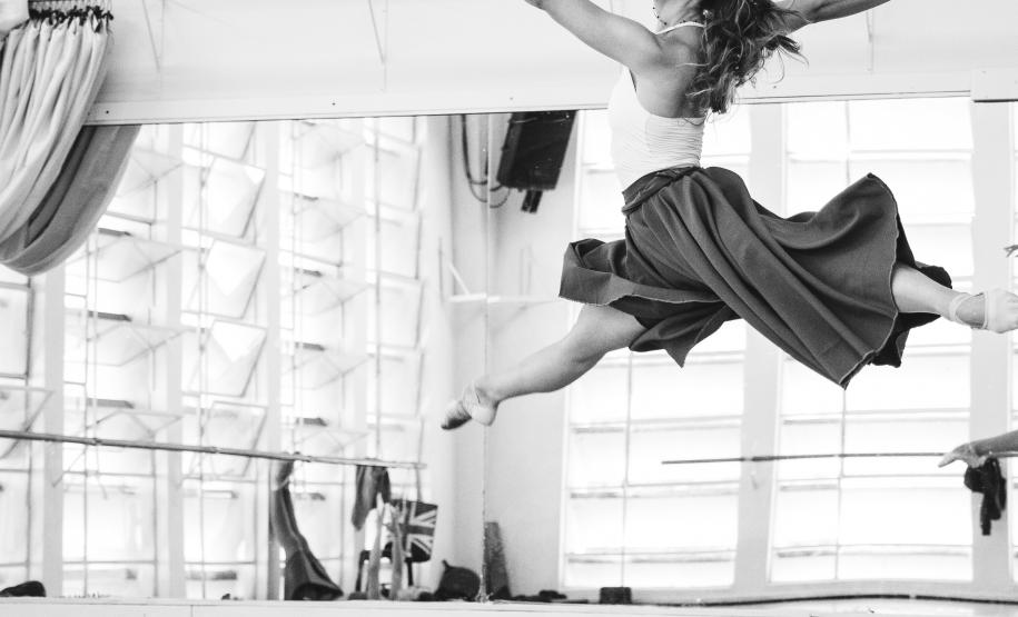 Estreia nesta semana: “GiselleS” transforma clássico em uma história sobre identidade, amor e aparência