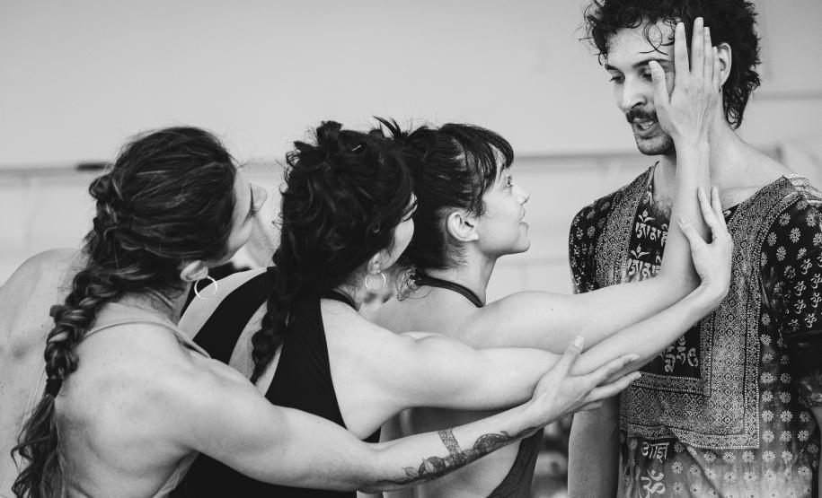 Estreia nesta semana: “GiselleS” transforma clássico em uma história sobre identidade, amor e aparência