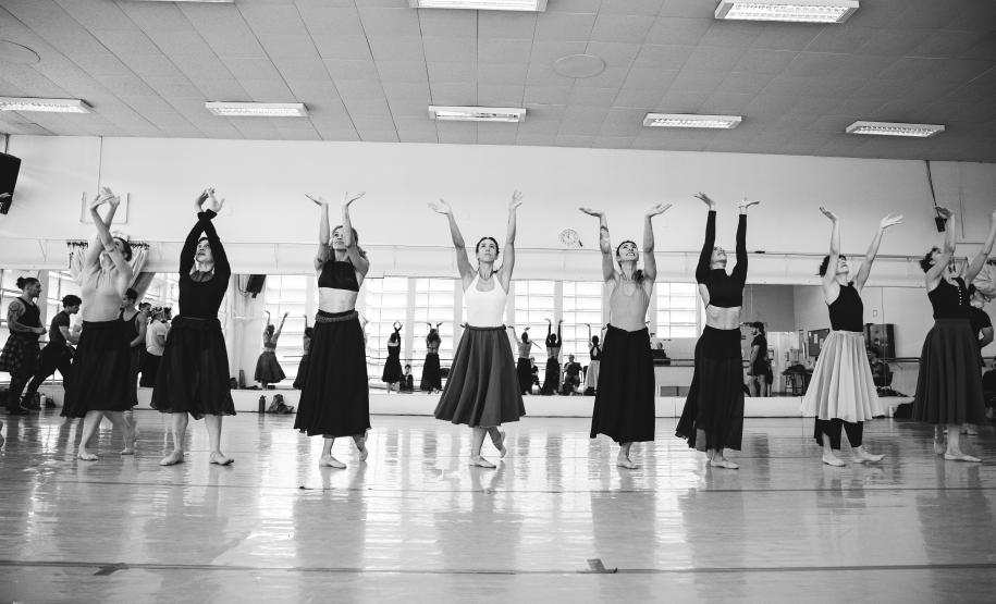 Estreia nesta semana: “GiselleS” transforma clássico em uma história sobre identidade, amor e aparência