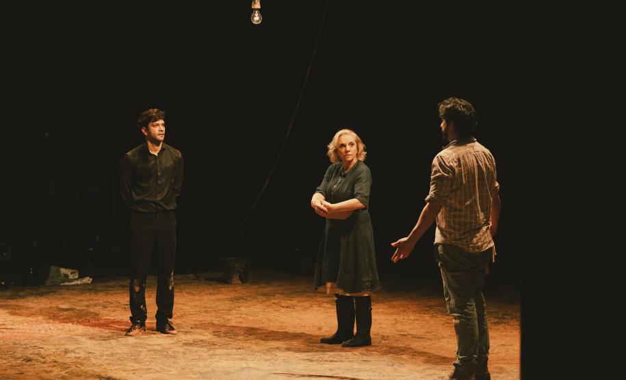 Premiado “Tom na Fazenda”, com Armando Babaioff, retorna ao Teatro Guaíra