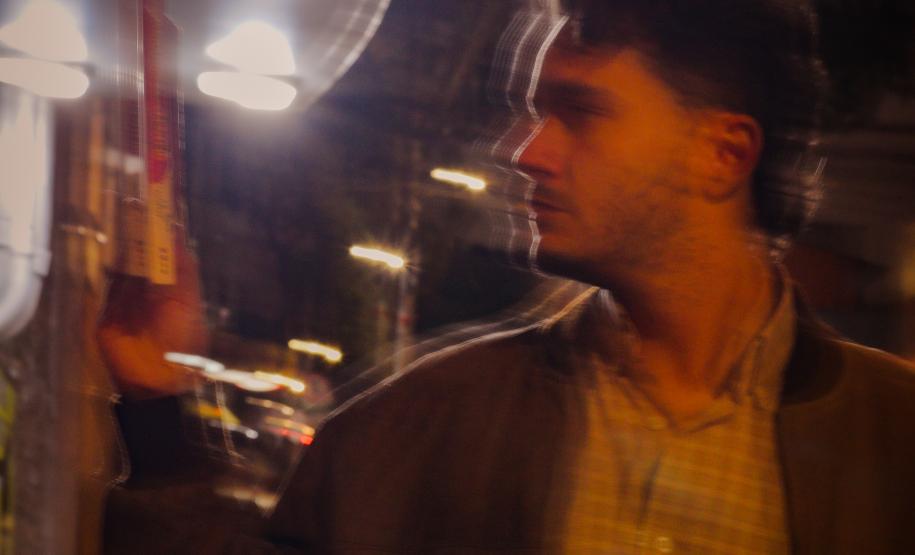 “Autobiografia Nº 1. O Apanhador”, da Cia. Projétil de Teatro, estreia em Curitiba com temporada gratuita