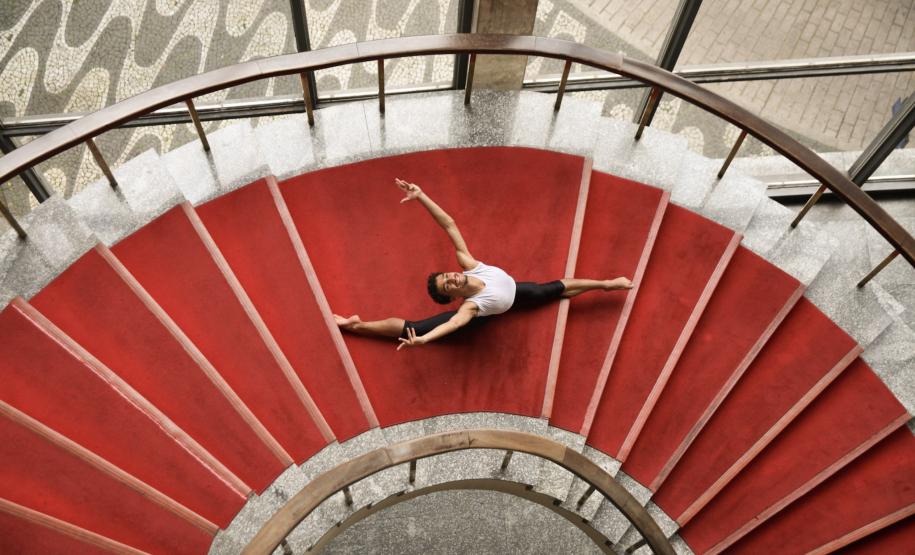 Samuel Sander - Escola de Dança Teatro Guaíra