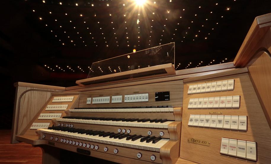Centro Cultural Teatro Guaíra incorpora novo órgão eletrônico ao seu patrimônio musical