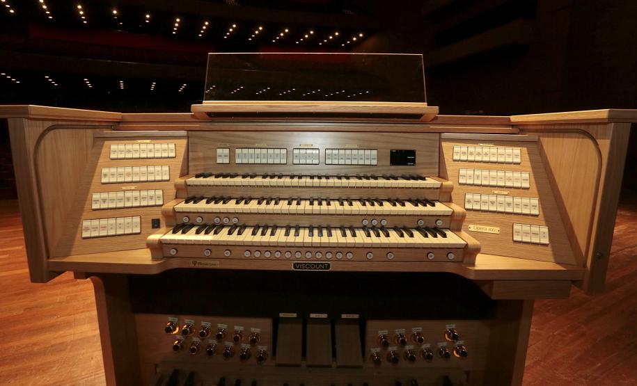 Centro Cultural Teatro Guaíra incorpora novo órgão eletrônico ao seu patrimônio musical