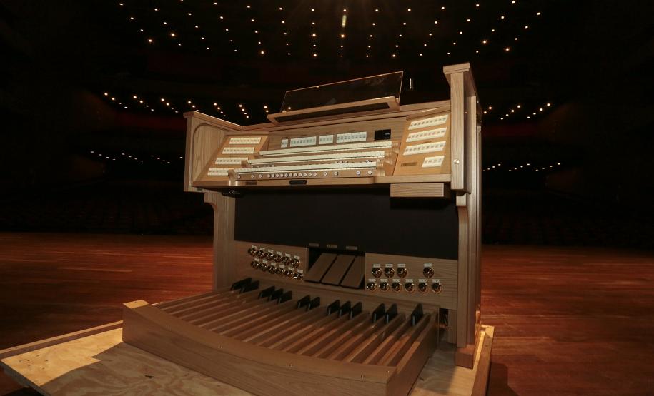 Centro Cultural Teatro Guaíra incorpora novo órgão eletrônico ao seu patrimônio musical