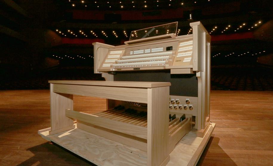Centro Cultural Teatro Guaíra incorpora novo órgão eletrônico ao seu patrimônio musical